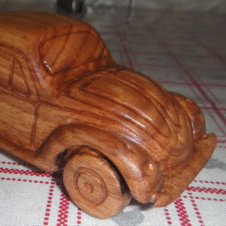 Entalhe em madeira - Miniatura de Fusca