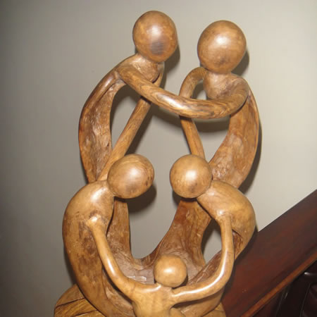 Escultura em madeira - Família
